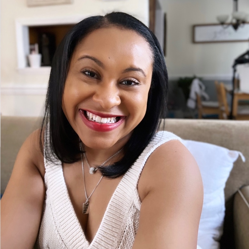 Hi! Welcome to My Closet! A little about me!